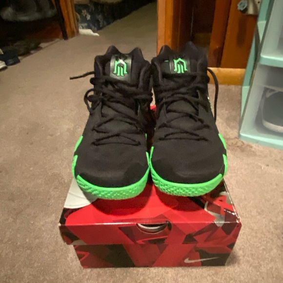 Jordan’s, kyries, Kobe’s, Air Force 1s - Picture 7 of 13